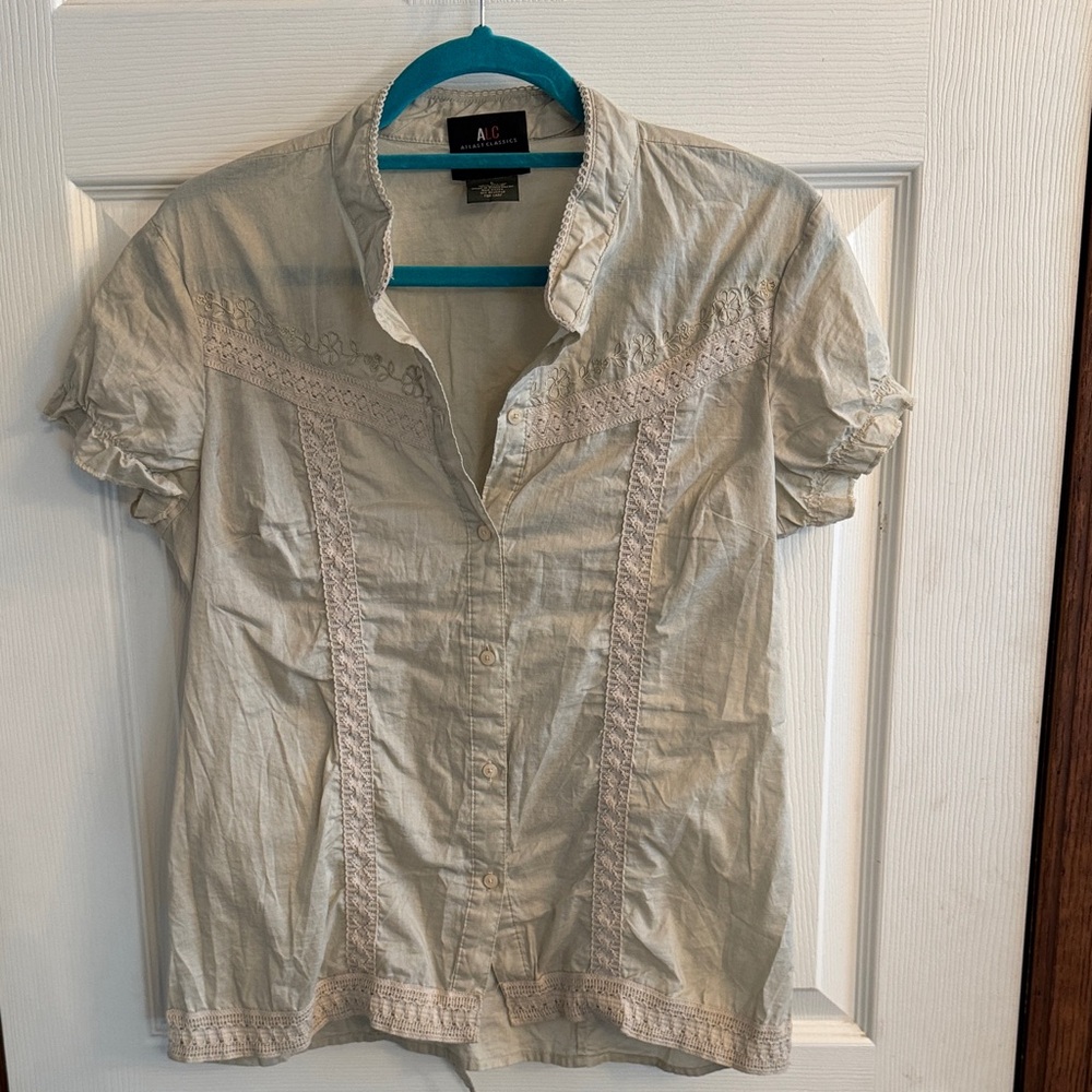 Women’s size‎ L Y2K Casual Cream Button Down Shirt